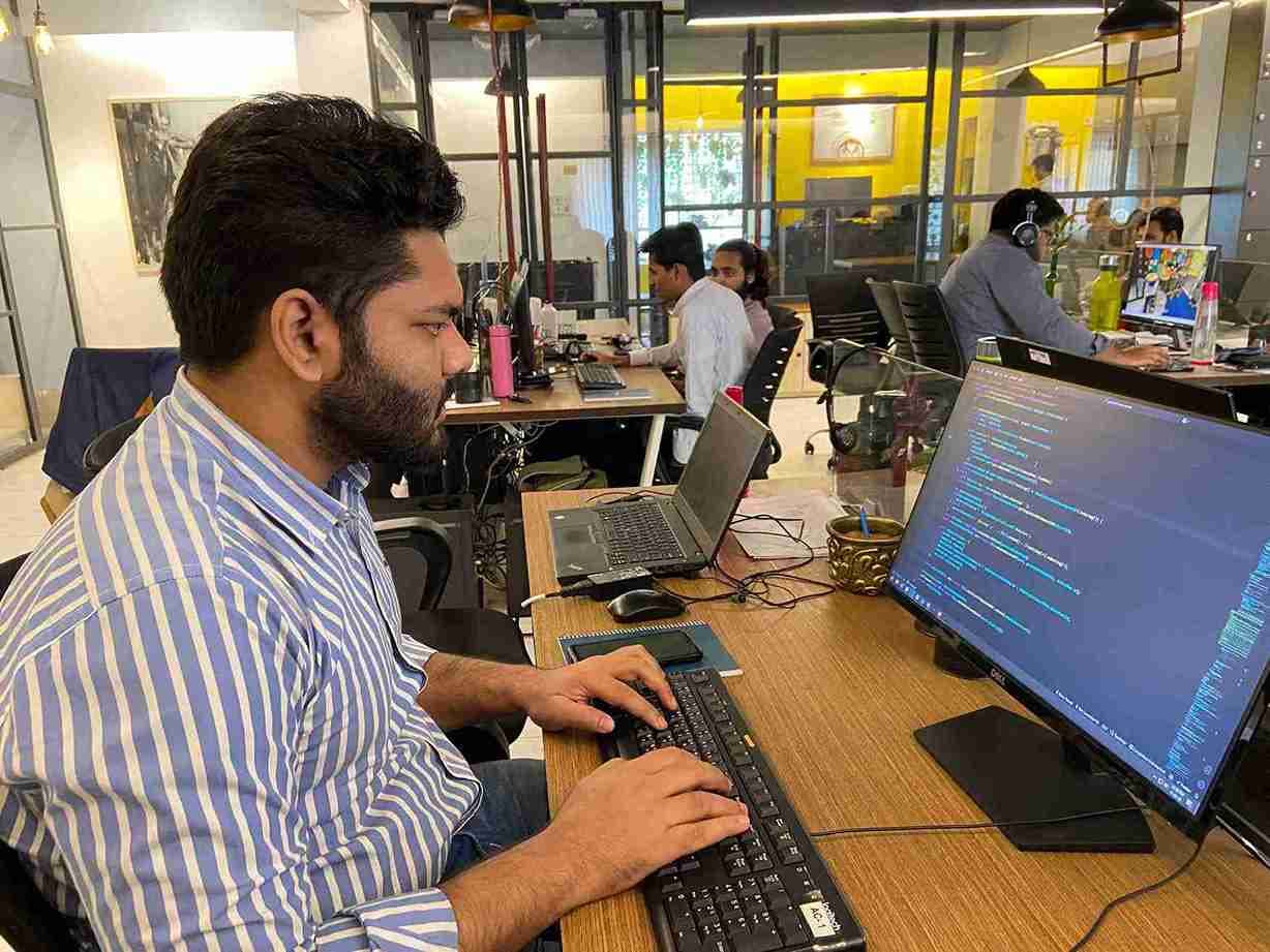 5 Signs You Need a Dedicated Software Development Team Model